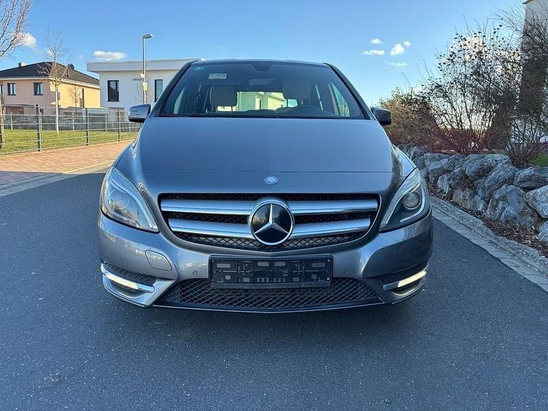 Gebraucht Mercedes B200 156 PS (114 kW) 2013 Grau Van / Kleinbus