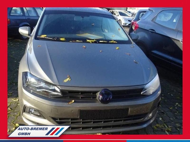 Grau (metallic) Gebraucht 2020 VW Polo Comfortline Kleinwagen | 15.590 € (Fairer Preis) - Bild 1/3