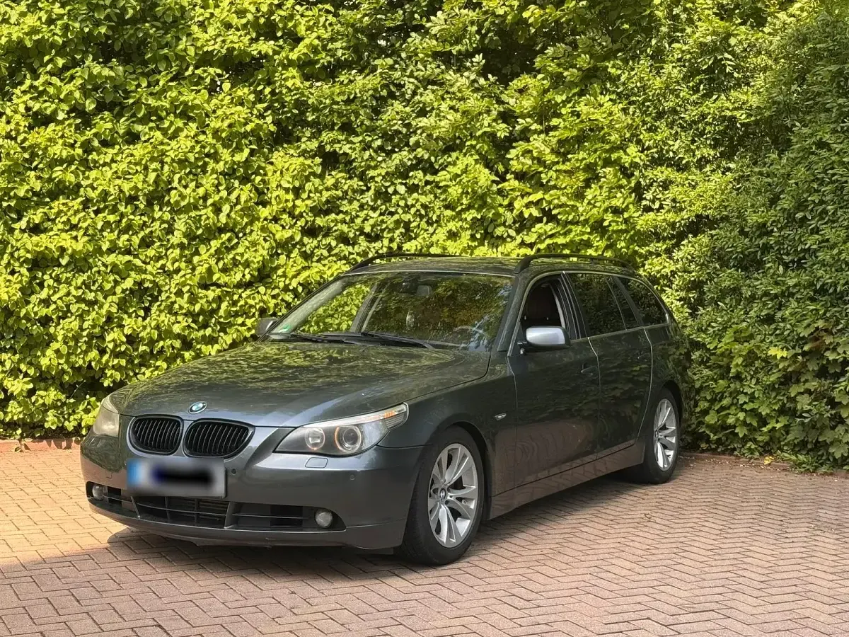 Gebraucht BMW 530 218 PS (160 kW) 2006 Grau Kombi