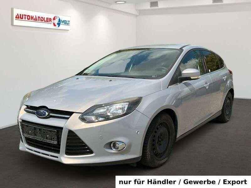 Silber Gebraucht 2011 Ford Focus Titanium Limousine | 2.699 € - Bild 1/3