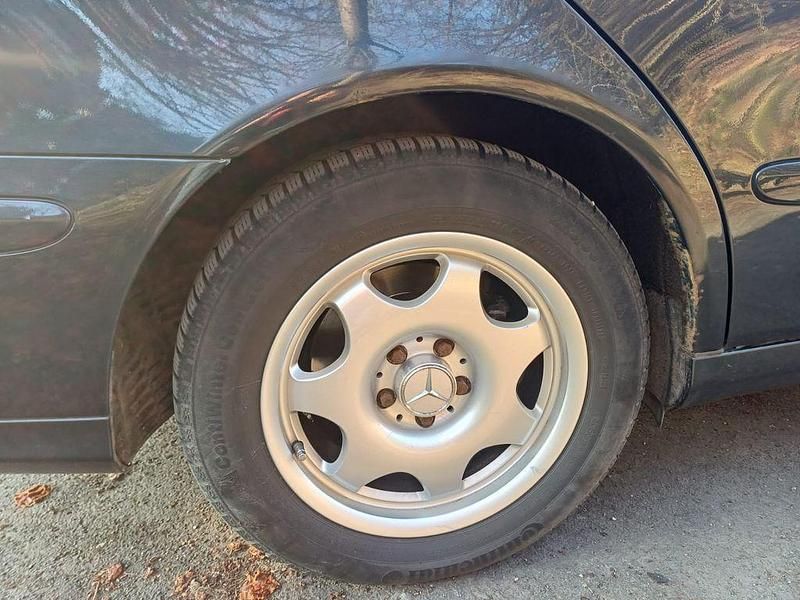 Gebraucht Mercedes E220 Classic 150 PS (110 kW) 2004 Blau Limousine