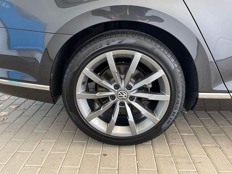 Gebraucht VW Passat Highline 150 PS (110 kW) 2020 Grau Kombi