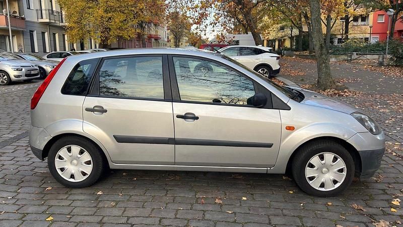 Gebraucht Ford Fiesta 60 PS (44 kW) 2006 Silber Kleinwagen