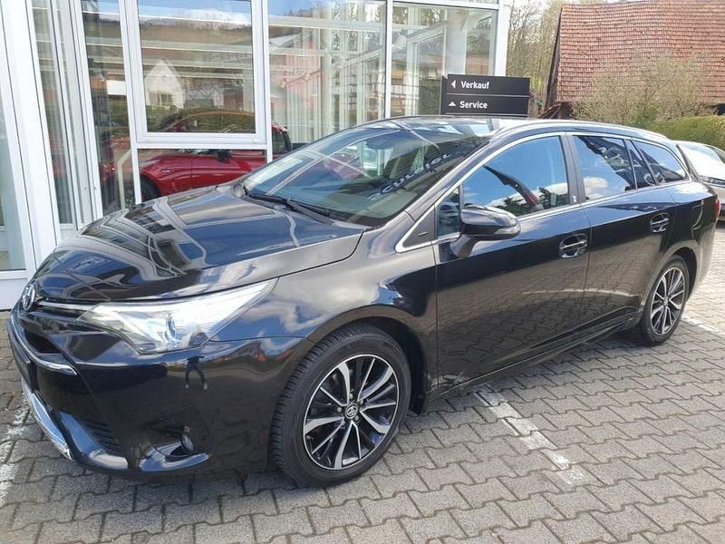 Gebraucht Toyota Avensis Team 147 PS (108 kW) 2018 Black mica / ink Kombi
