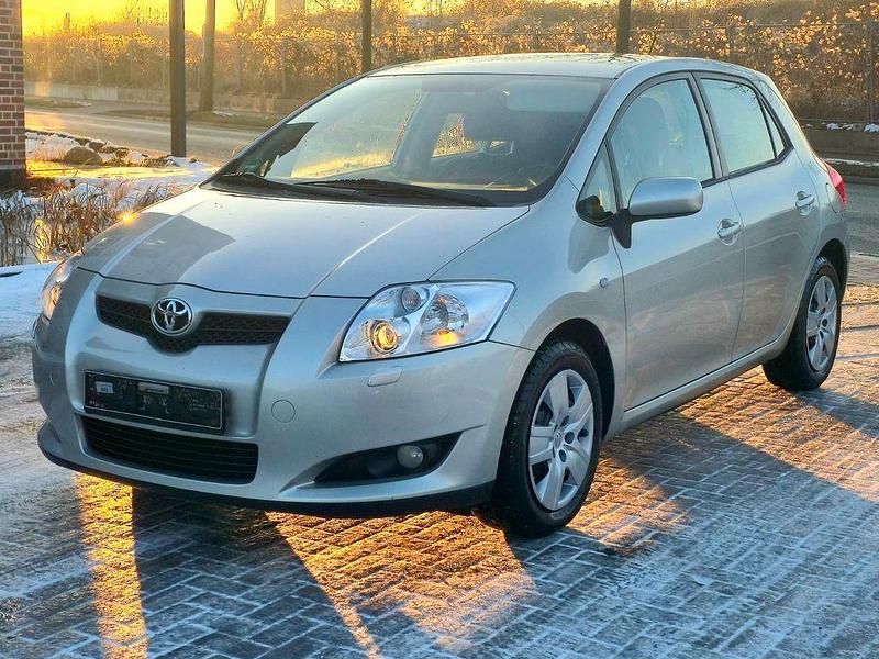 Grau Gebraucht 2007 Toyota Auris Executive Limousine | 3.350 € (Fairer Preis) - Bild 1/4