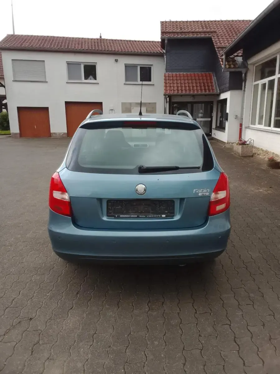 Używany Skoda Fabia 105 KM (77 kW) 2009 Niebieski Kombi