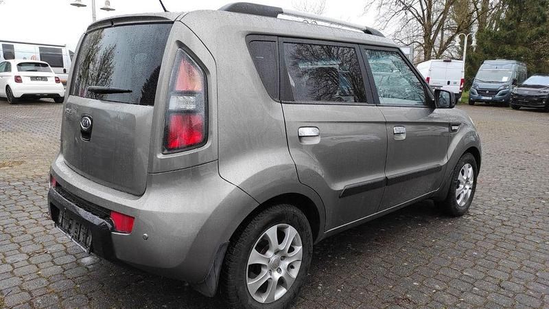 Gebraucht Kia Soul Attract 126 PS (92 kW) 2010 Silber SUV