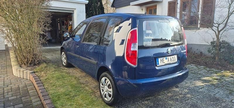 Blau Gebraucht 2012 Skoda Roomster Plus Edition Van / Kleinbus | 2.900 € (Superpreis) - Bild 1/4