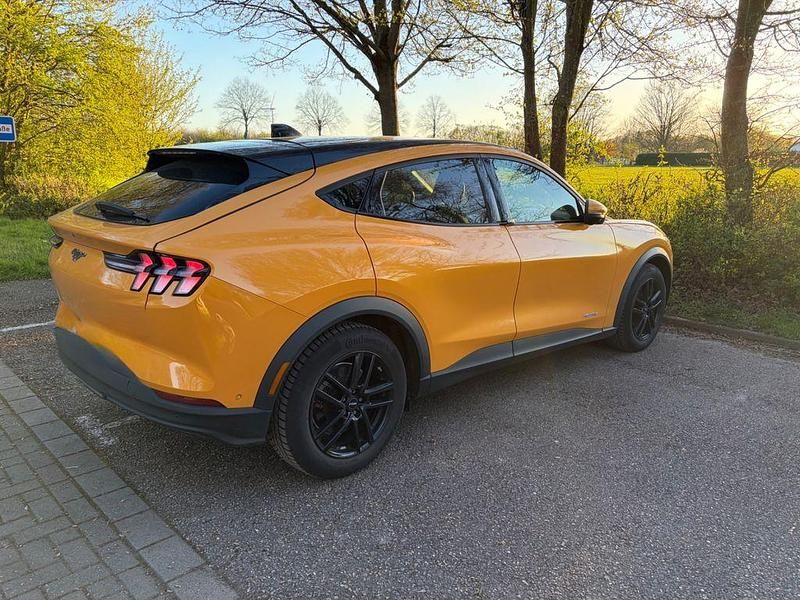 Gebraucht Ford Mustang Mach-E 197 kW (269 PS) 2022 Orange SUV