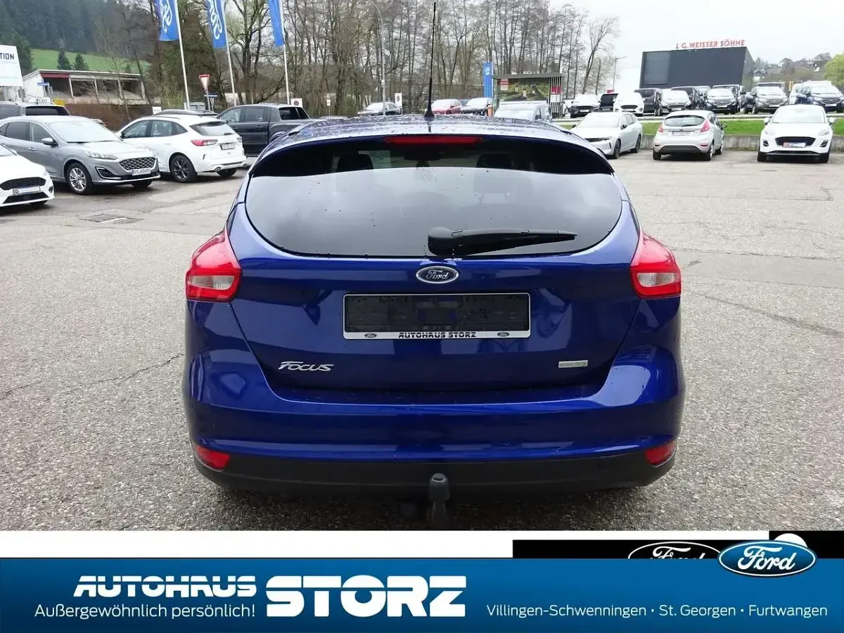 Gebraucht Ford Focus Trend 101 PS (74 kW) 2015 Indicblau Kombi