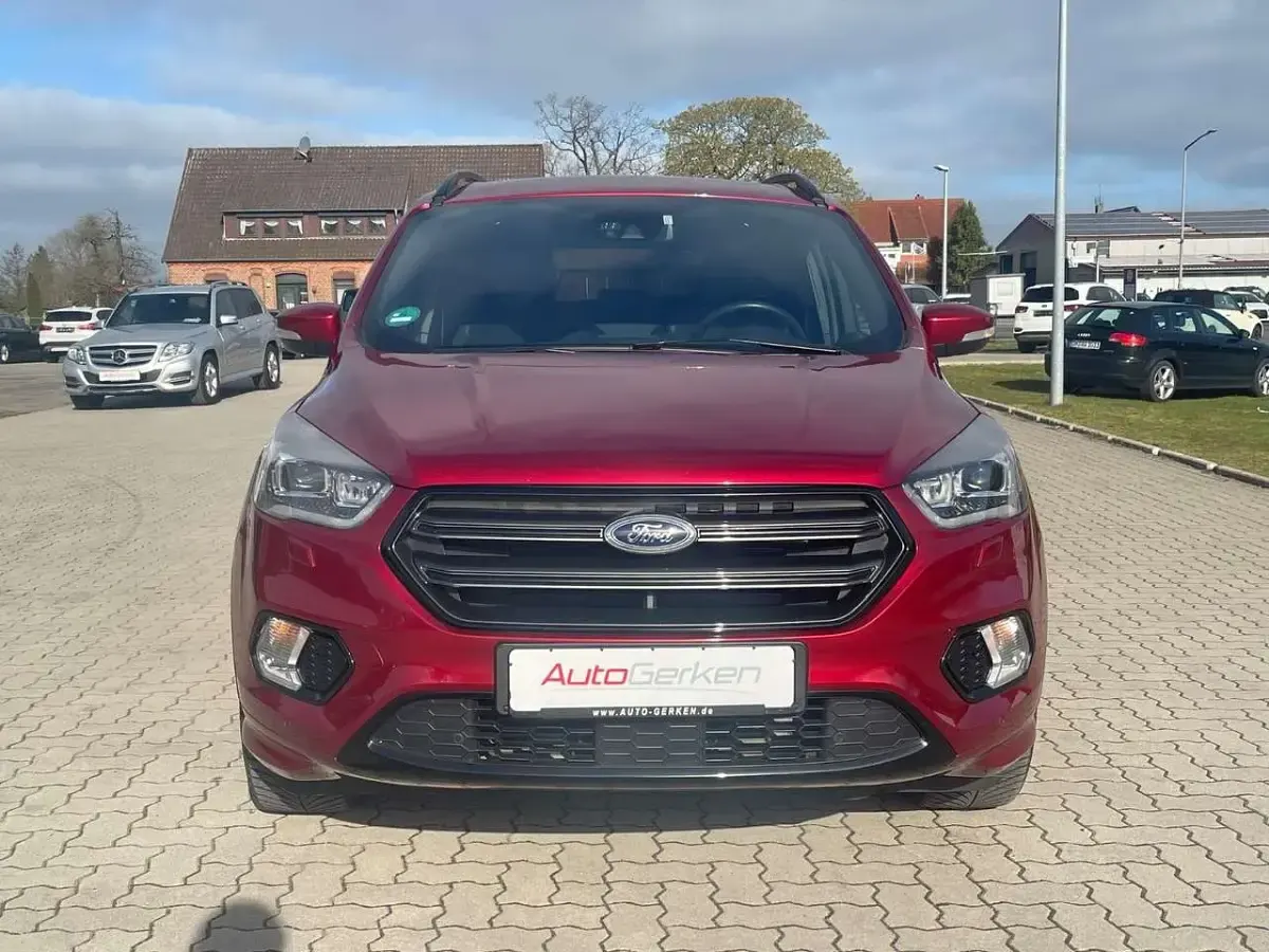 Gebraucht Ford Kuga ST-Line 150 PS (110 kW) 2019 Rubyrot (metallic) metallic SUV