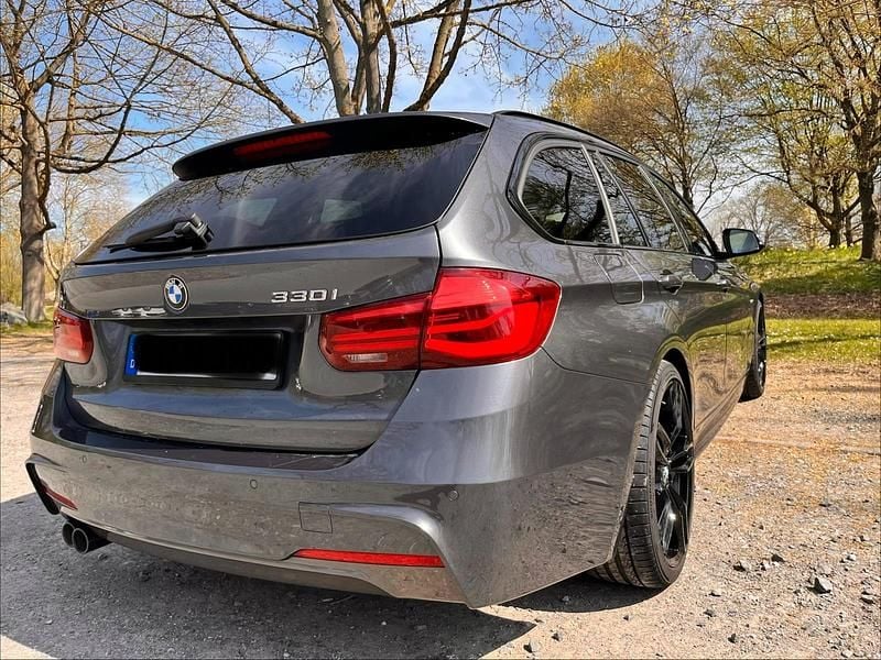 Gebraucht BMW 330 252 PS (185 kW) 2019 Grau Kombi
