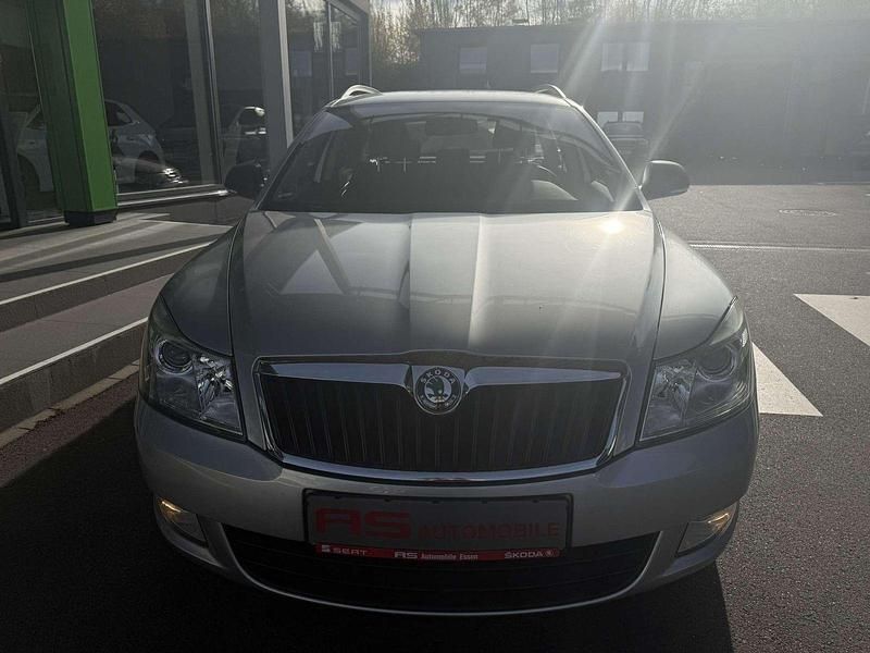 Gebraucht Skoda Octavia 105 PS (77 kW) 2012 Grey (metallic) Kombi