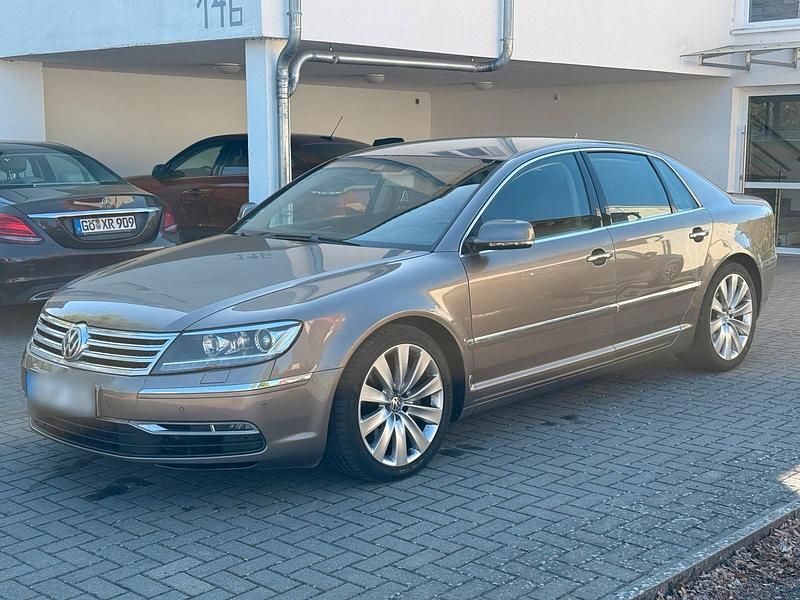 Usado VW Phaeton 239 HP (175 kW) 2011 Dourado Sedan