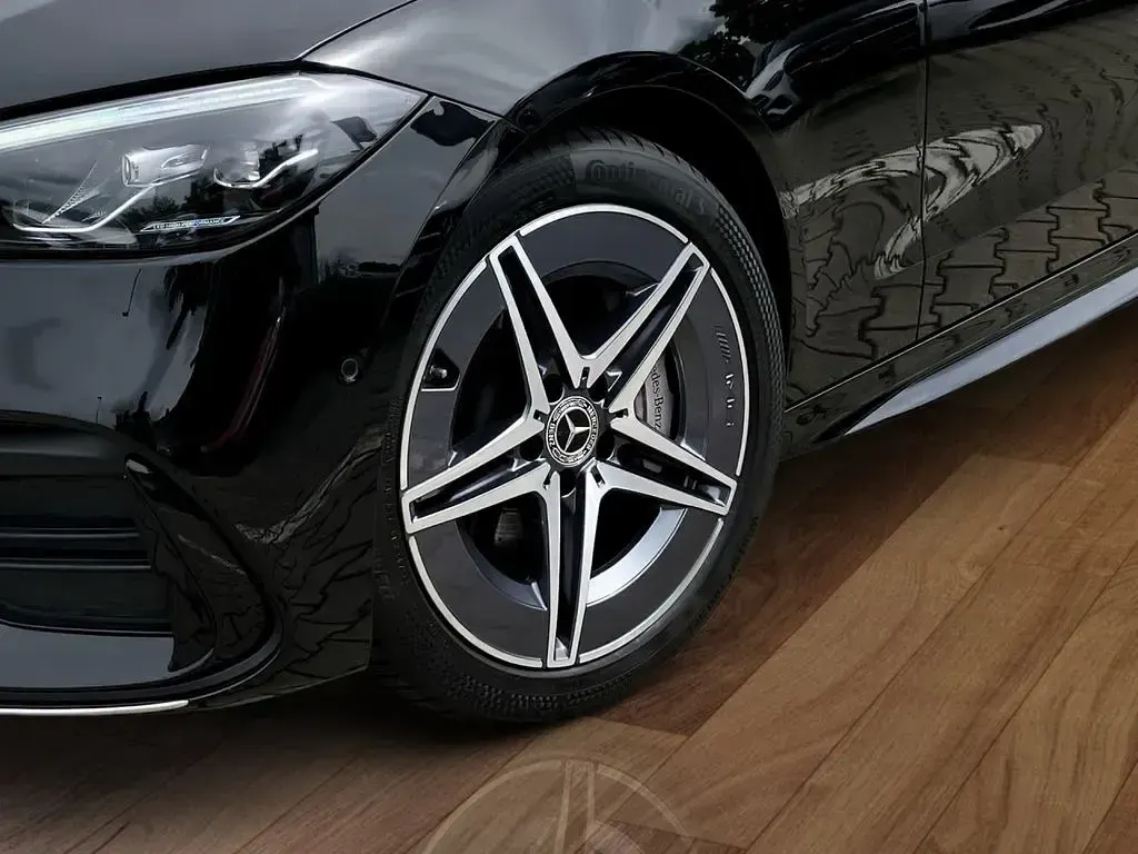 Gebraucht Mercedes C300 AMG 265 PS (194 kW) 2025 Schwarz Limousine