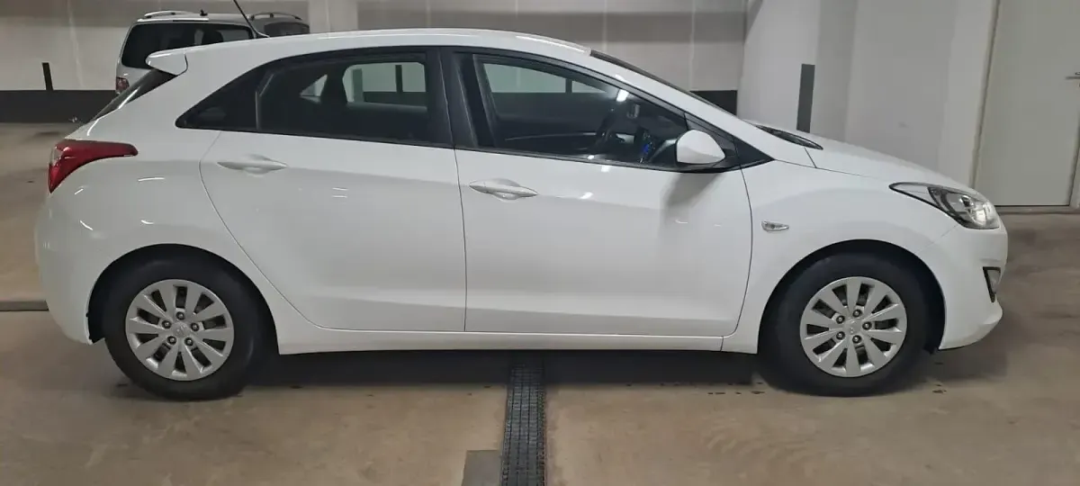 Second-hand Hyundai i30 100 CP (73 kW) 2015 Alb Hatchback