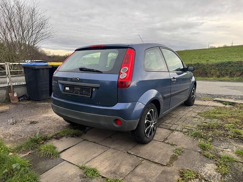 Gebraucht Ford Fiesta 70 PS (51 kW) 2006 Blau Limousine