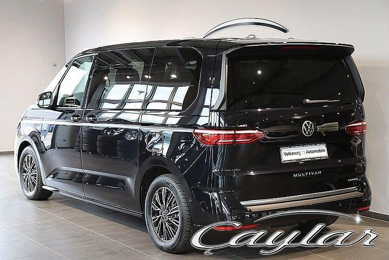 Second-hand VW Multivan 150 CP (110 kW) 2023 Negru Monovolum