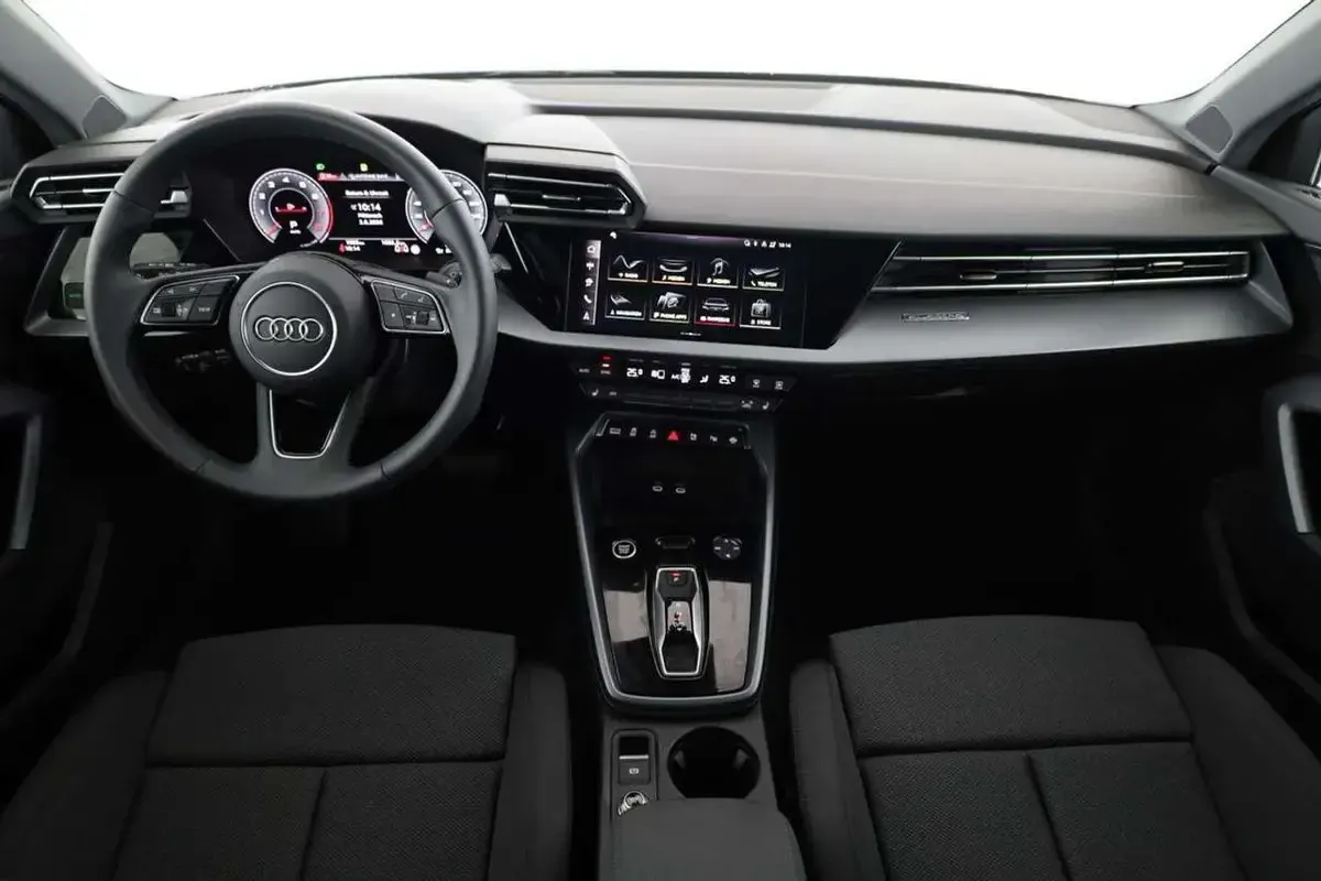 Gebraucht Audi A3 204 PS (150 kW) 2026 Distriktgrün metallic Limousine
