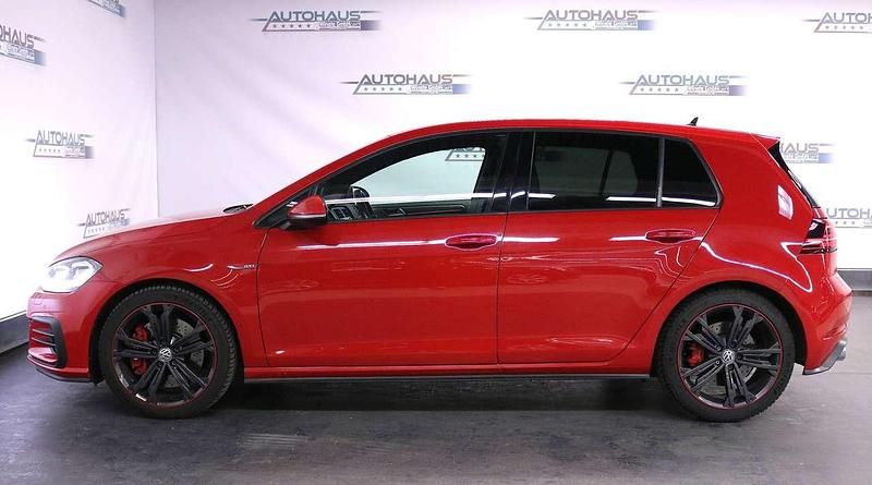 Gebraucht VW Golf VII GTI 245 PS (180 kW) 2018 Tornadorot Kleinwagen