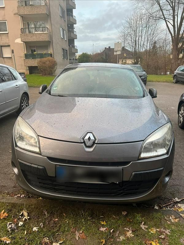 Grau Gebraucht 2009 Renault Mégane Limousine | 1.900 € (Fairer Preis) - Bild 1/4