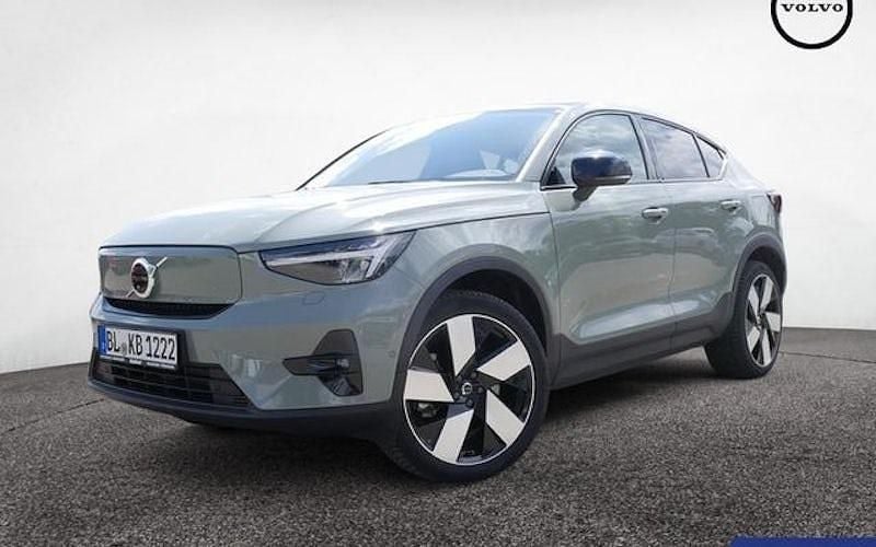Grün / sage green (metallic) Gebraucht 2023 Volvo EC40 Core SUV | 33.990 € (Fairer Preis) - Bild 1/4