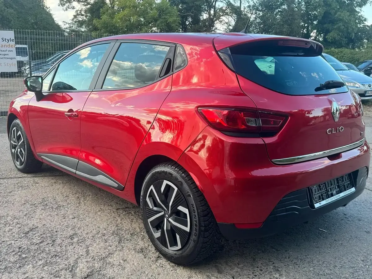 Gebraucht Renault Clio 90 PS (66 kW) 2015 Rot Kleinwagen