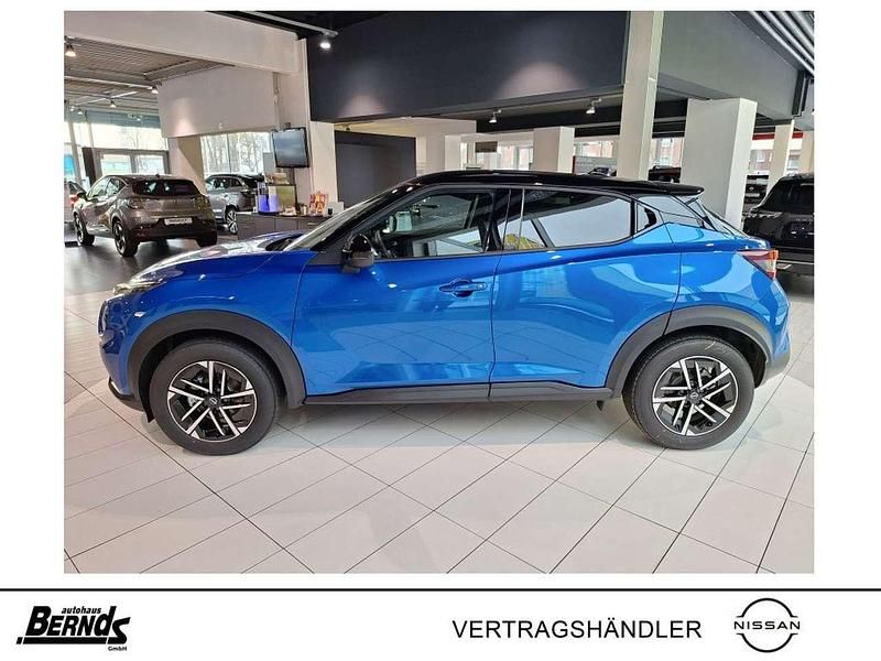 Neu Nissan Juke N-Connecta 94 PS (69 kW) 2025 Magnetic blue metallic/dach in black metallic SUV