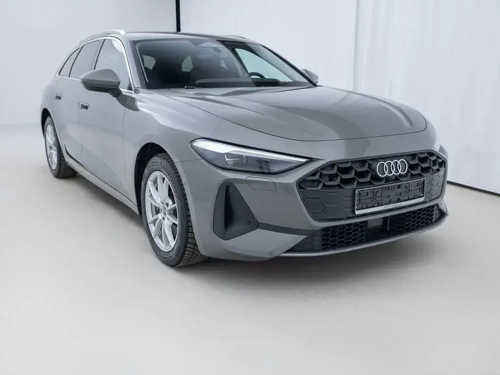 Gebraucht Audi A5 Sport 204 PS (150 kW) 2025 Chronosgrau metallic Kombi
