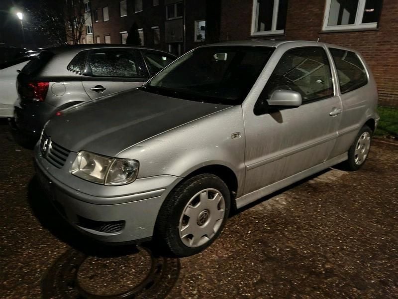 Gebraucht VW Polo 50 PS (36 kW) 2000 Silber Kleinwagen