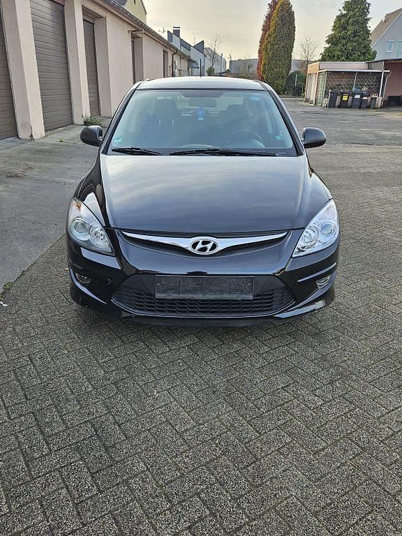 Gebraucht Hyundai i30 Edition 90 PS (66 kW) 2012 Schwarz Limousine