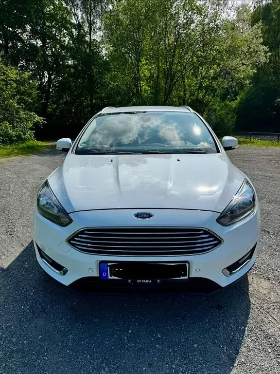 Używany Ford Focus Titanium 120 KM (88 kW) 2015 Biały Sedan/Limuzyna