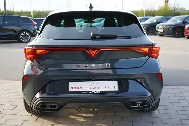 Nowe Cupra Leon 150 KM (110 kW) 2026 Niebieski Sedan/Limuzyna