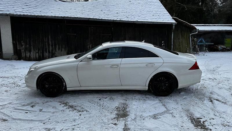 Gebraucht Mercedes CLS500 387 PS (284 kW) 2008 Weiß Coupé