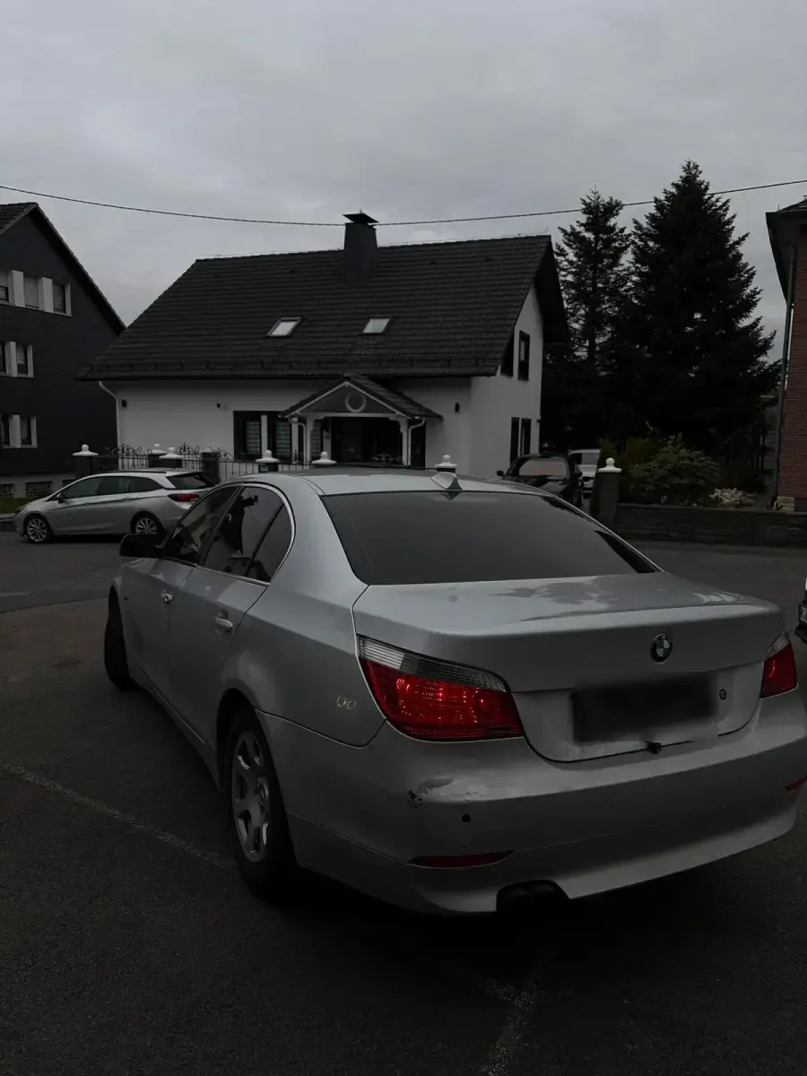 Gebraucht BMW 525 177 PS (130 kW) 2005 Silber Limousine