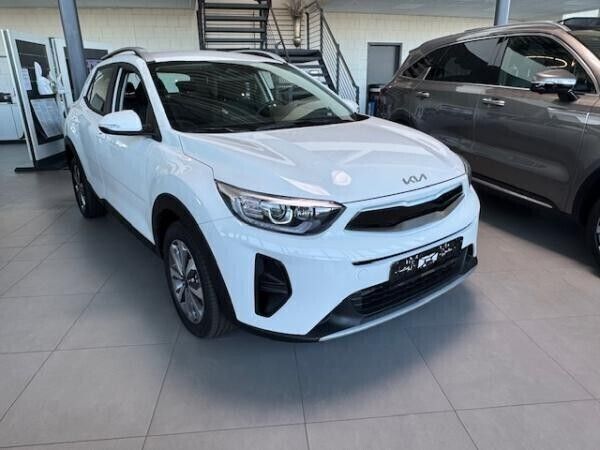 Weiß (schneeweiß) Neu 2025 Kia Stonic Vision SUV | 19.490 € (Superpreis) - Bild 1/4