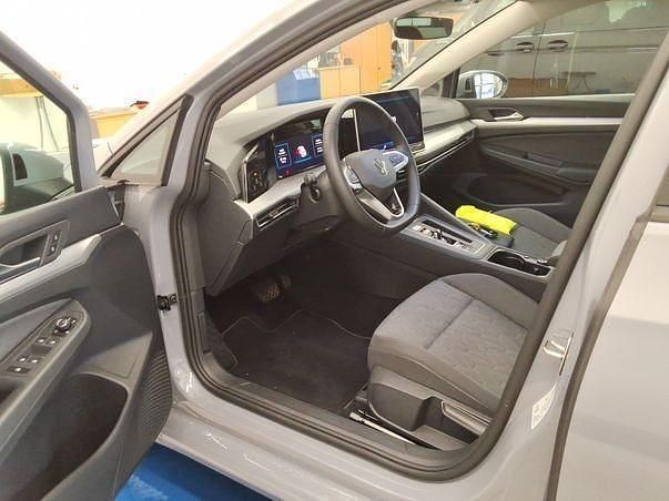 Gebraucht VW Golf VIII Life 116 PS (85 kW) 2025 Mondsteingrau Limousine