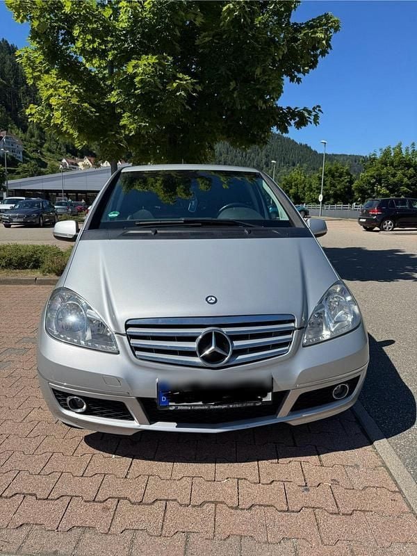 Silber Gebraucht 2010 Mercedes A180 Avantgarde Limousine | 3.700 € (Guter Preis) - Bild 1/4
