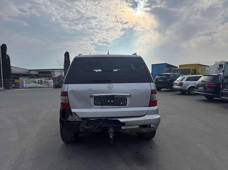 Gebraucht Mercedes ML270 Edition 163 PS (119 kW) 2004 Silber SUV