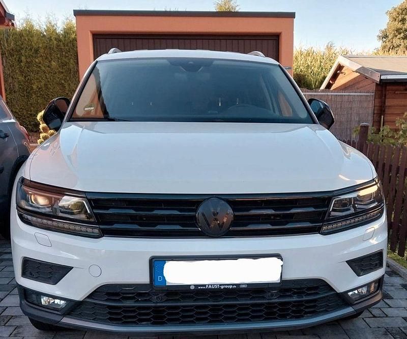 Weiß Gebraucht 2019 VW Tiguan Allspace IQ Drive SUV | 24.000 € (Superpreis) - Bild 1/4