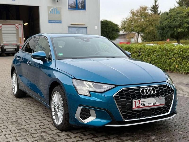 Blau Gebraucht 2022 Audi A3 Ambiente Limousine | 24.400 € (Guter Preis) - Bild 1/2