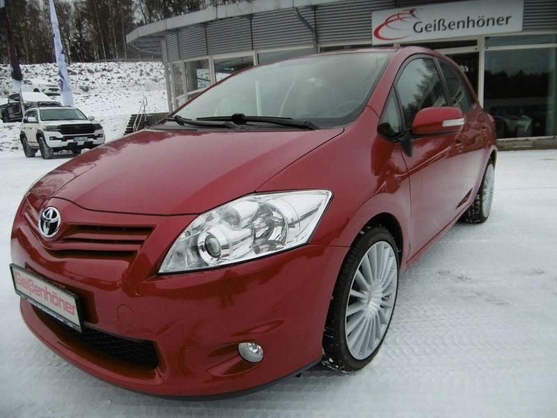 Rot Gebraucht 2012 Toyota Auris Travel Limousine | 6.990 € (Fairer Preis) - Bild 1/4