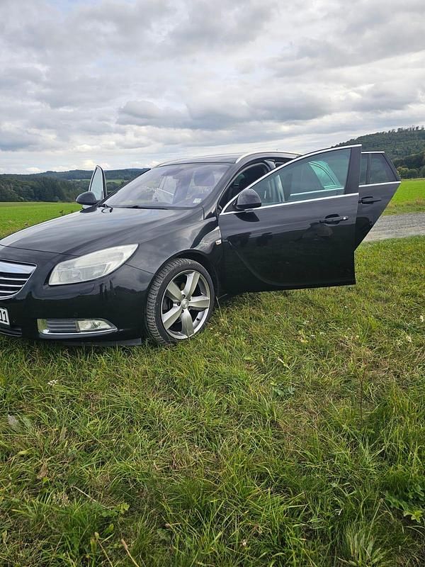Schwarz Gebraucht 2010 Opel Insignia Sport Kombi | 5.300 € (Fairer Preis) - Bild 1/4