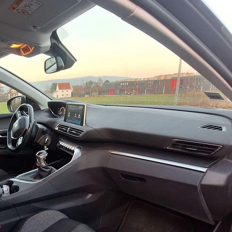 Gebraucht Peugeot 5008 Active+ 131 PS (96 kW) 2019 Grau SUV