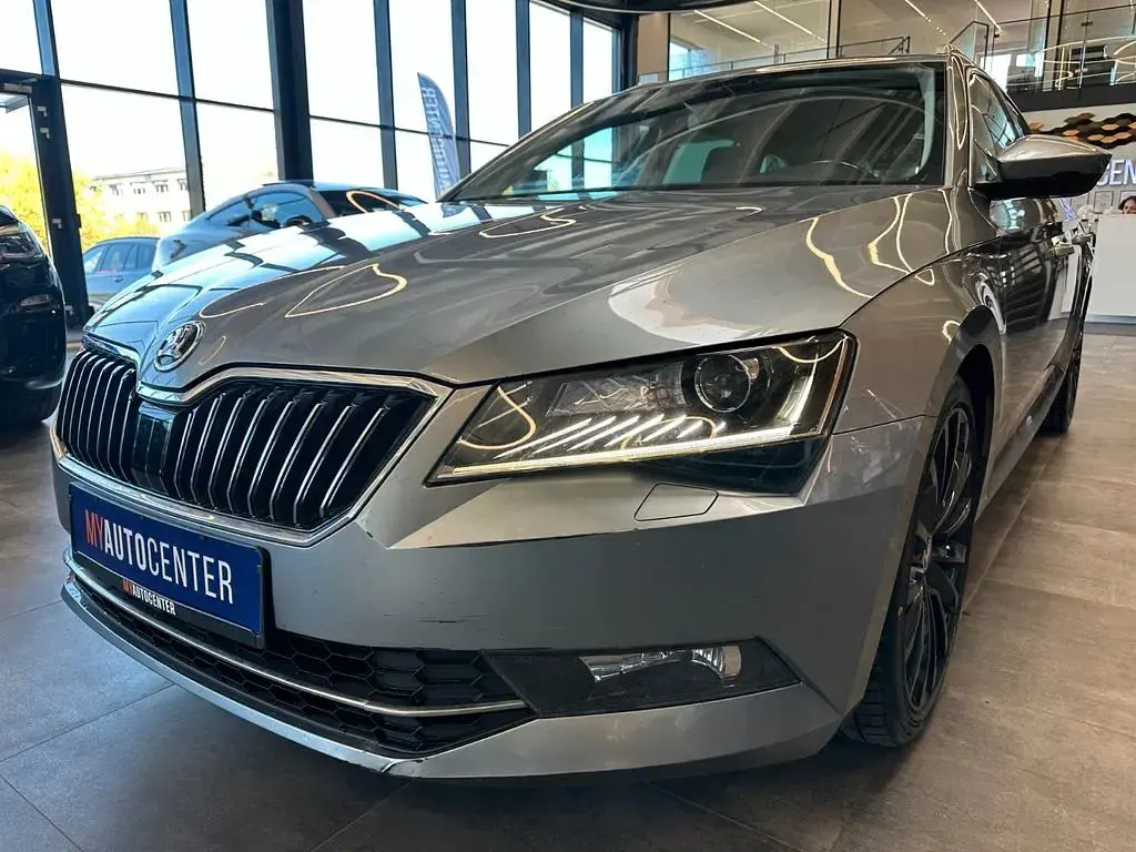 Gebraucht Skoda Superb Style 190 PS (139 kW) 2017 Grau Kombi
