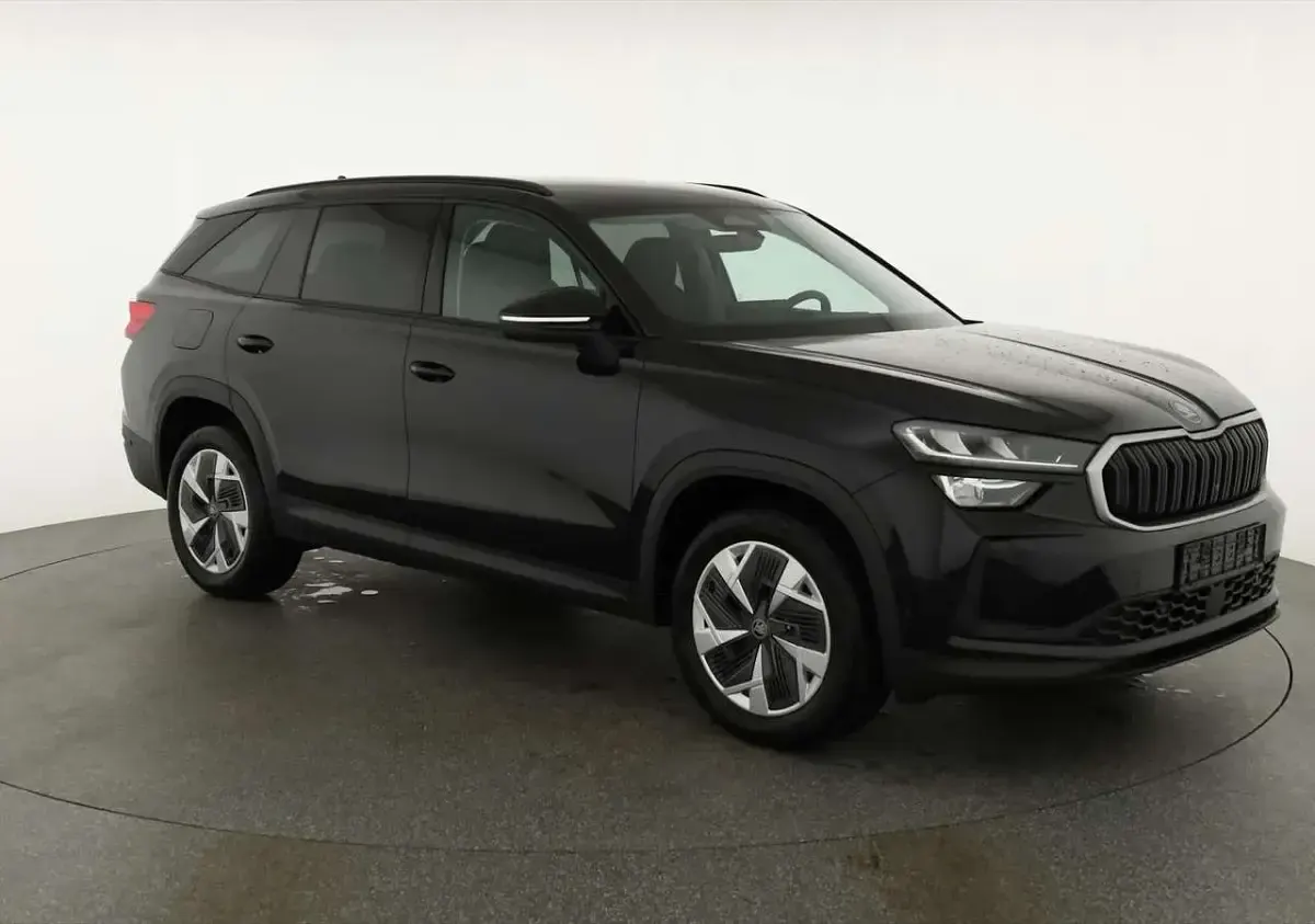 Neu Skoda Kodiaq Selection 193 PS (141 kW) 2025 Black magic perleffekt SUV