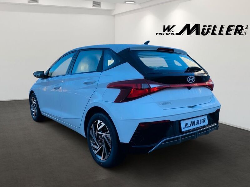 Gebraucht Hyundai i20 Trend 101 PS (74 kW) 2024 Atlas white Limousine
