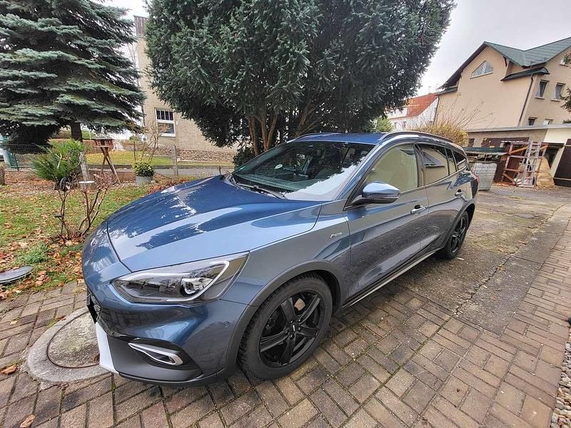 Gebraucht Ford Focus Active X 155 PS (114 kW) 2021 Blau Kombi