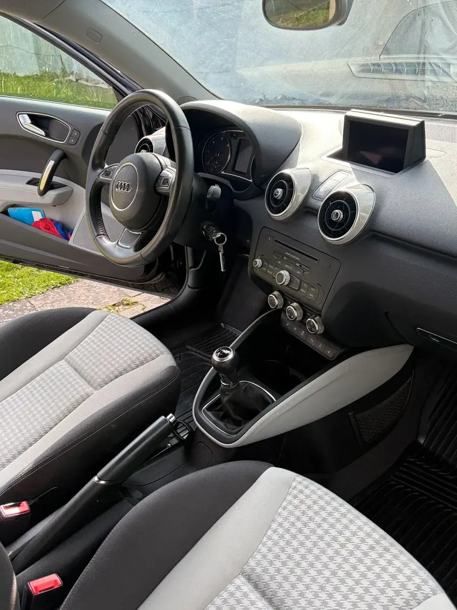 Gebraucht Audi A1 105 PS (77 kW) 2010 Schwarz Kleinwagen
