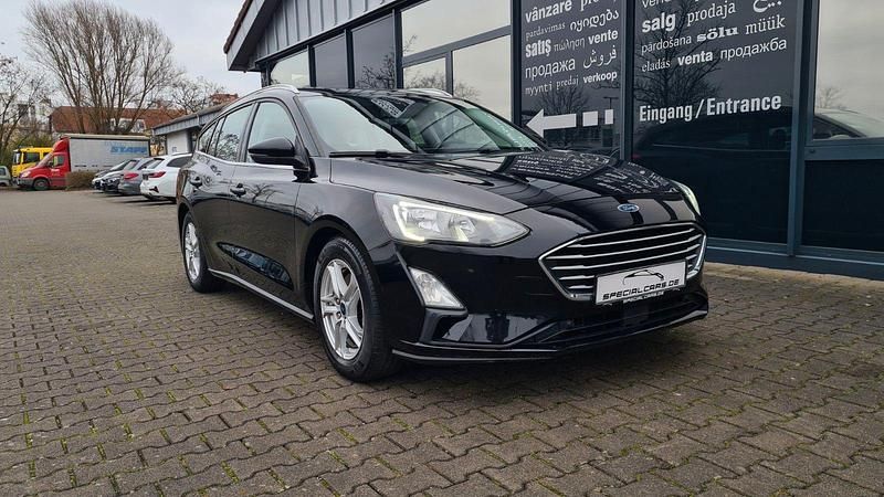 Schwarz Gebraucht 2019 Ford Focus Cool & Connect Kombi | 13.990 € (Guter Preis) - Bild 1/4